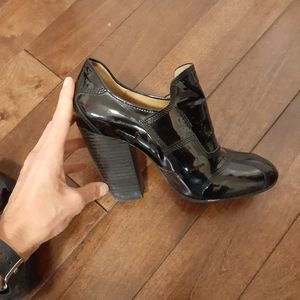 Very gently used booties. Extremely comfortable